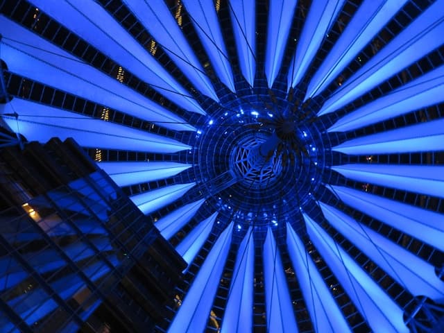 Indoor garden waterfall